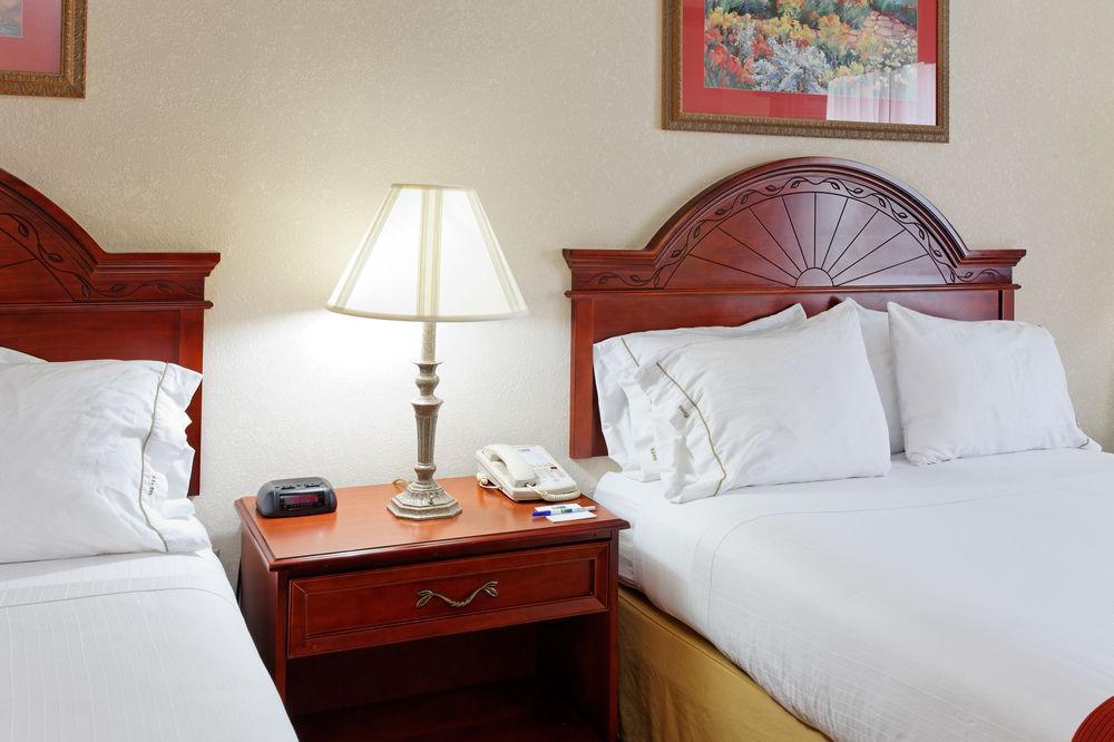 Holiday Inn Express & Suites Tupelo By Ihg Oda fotoğraf
