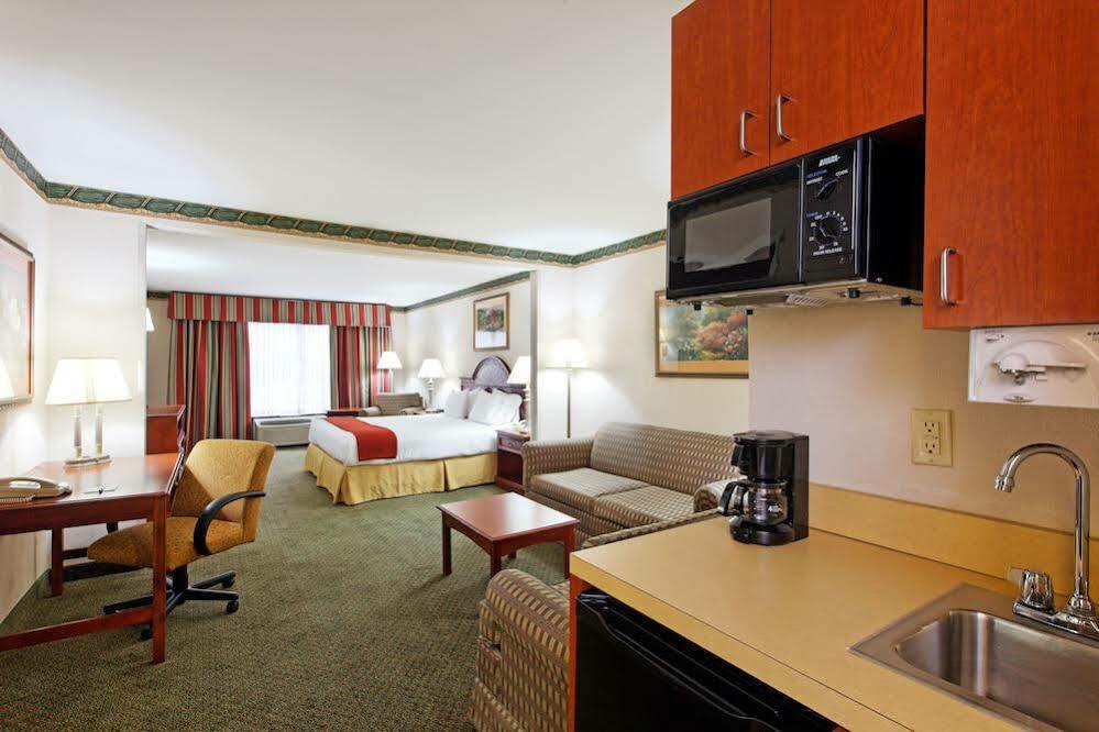 Holiday Inn Express & Suites Tupelo By Ihg Oda fotoğraf