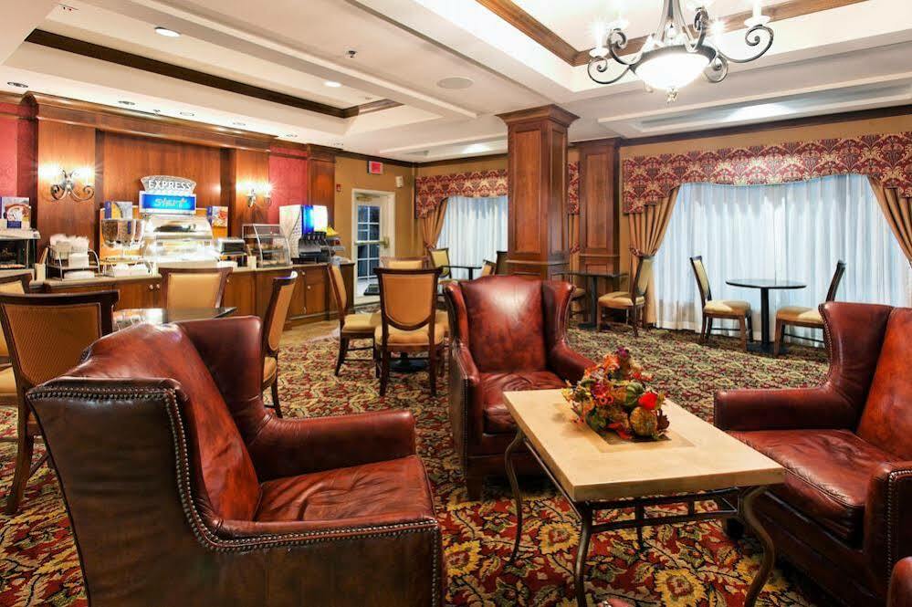 Holiday Inn Express & Suites Tupelo By Ihg Restoran fotoğraf