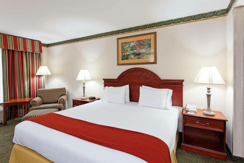Holiday Inn Express & Suites Tupelo By Ihg Oda fotoğraf